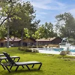 Camping 35m² - Terrasse - Acces Handicape - Api-1-52-716 *